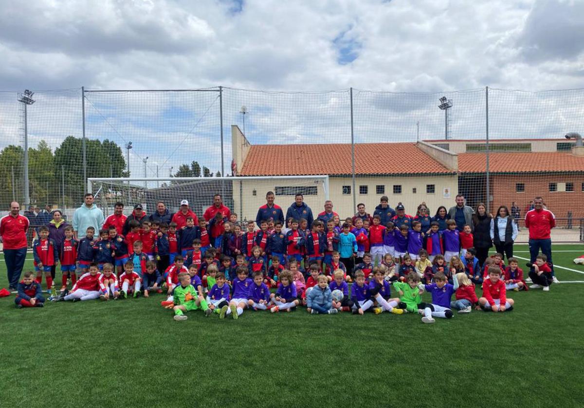 Encuentro entre los equipos venteños y arroyanos en los campos de La Vega