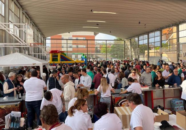 Fueron muchos los que arroparon a Sarbelio Fernández y su equipo, en el fin de campaña