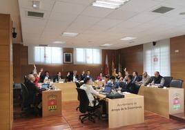Los concejales durante el pleno de Arroyo de la Encomienda