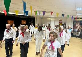 Actividad de baile del pasado curso dirigida a los mayores arroyanos