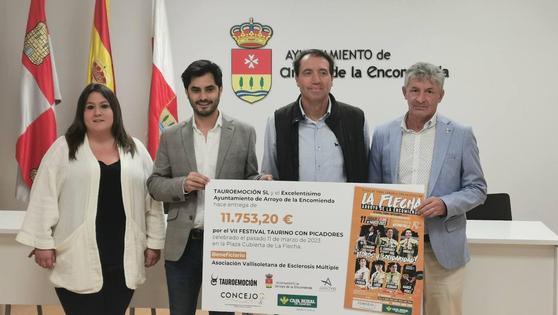 Tauroemoción entrega 11.753 euros a la Asociación de Esclerosos Múltiple