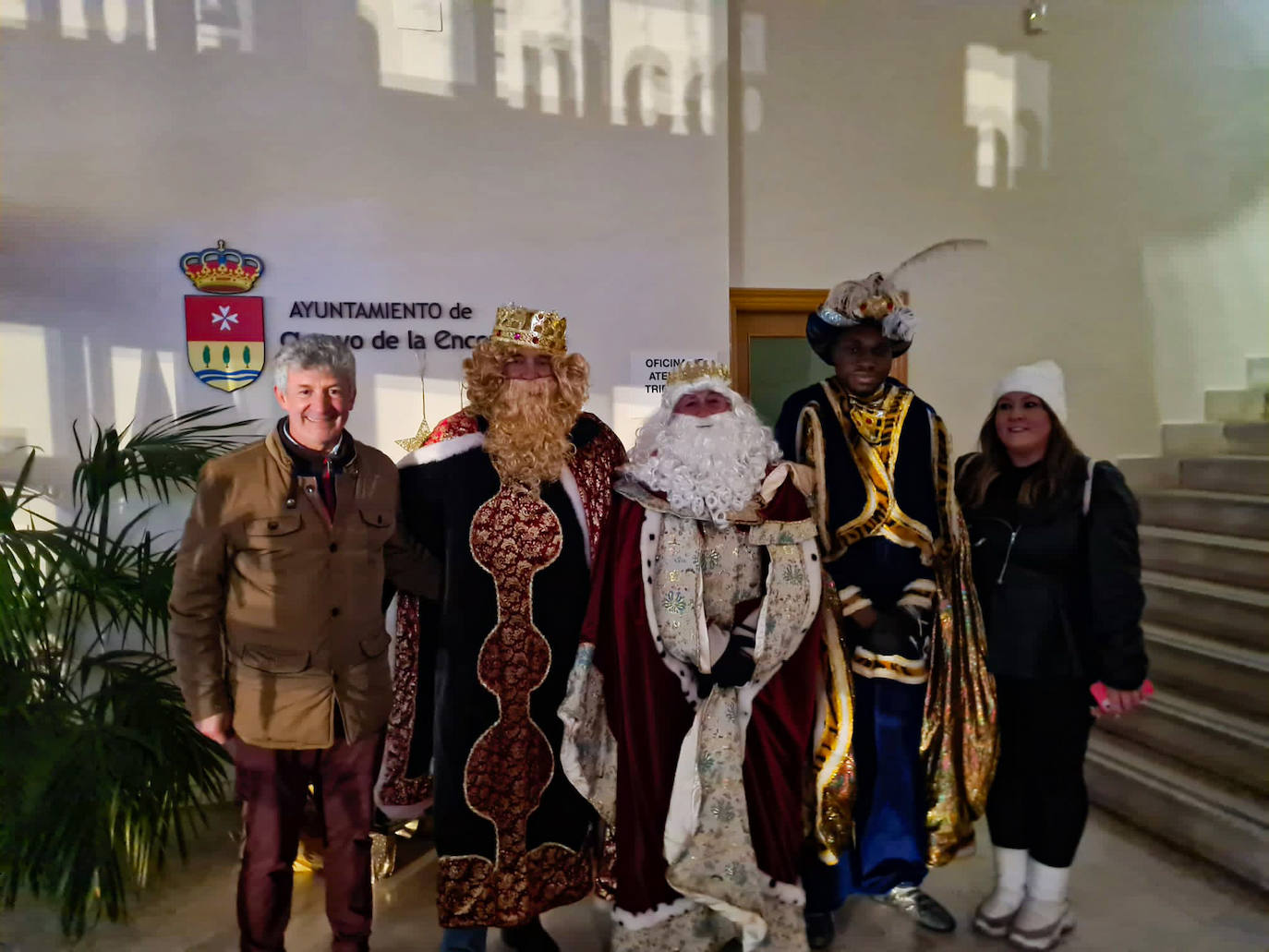 Melchor, Gaspar y Baltasar a su paso por Arroyo de la Encomienda en una gran Cabalgata 