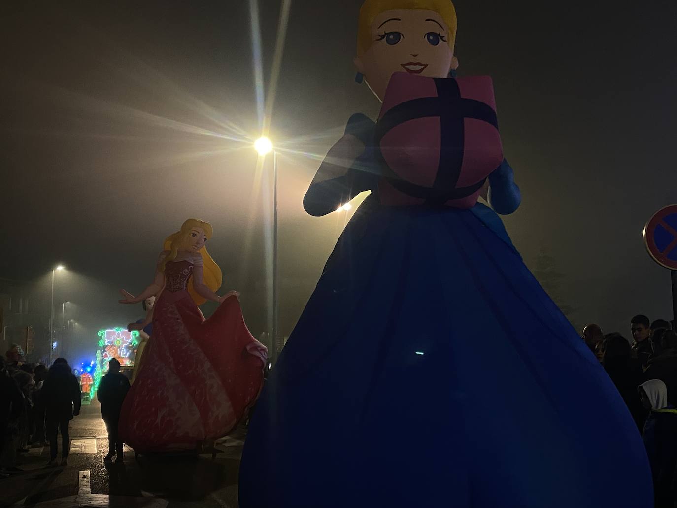 Melchor, Gaspar y Baltasar a su paso por Arroyo de la Encomienda en una gran Cabalgata 