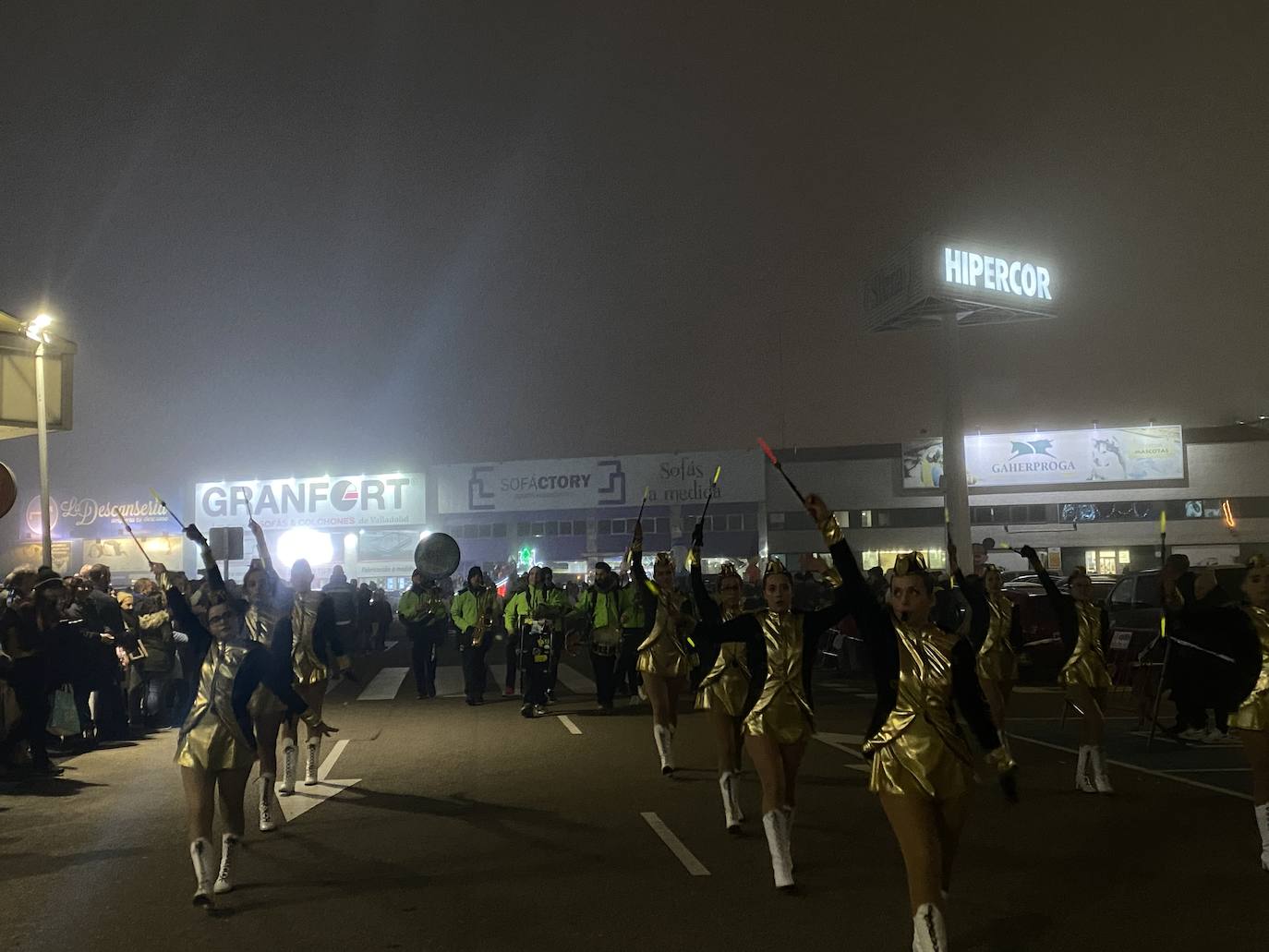 Melchor, Gaspar y Baltasar a su paso por Arroyo de la Encomienda en una gran Cabalgata 