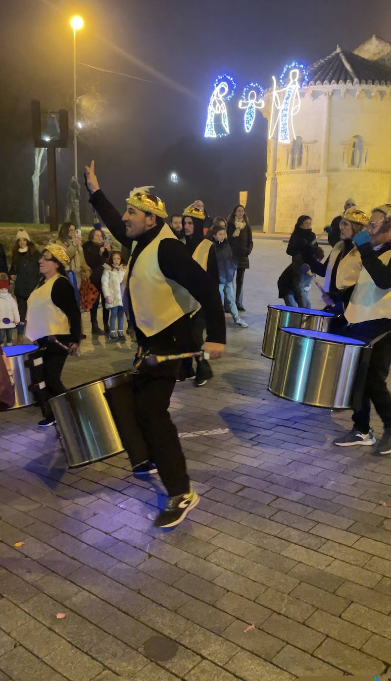 Melchor, Gaspar y Baltasar a su paso por Arroyo de la Encomienda en una gran Cabalgata 