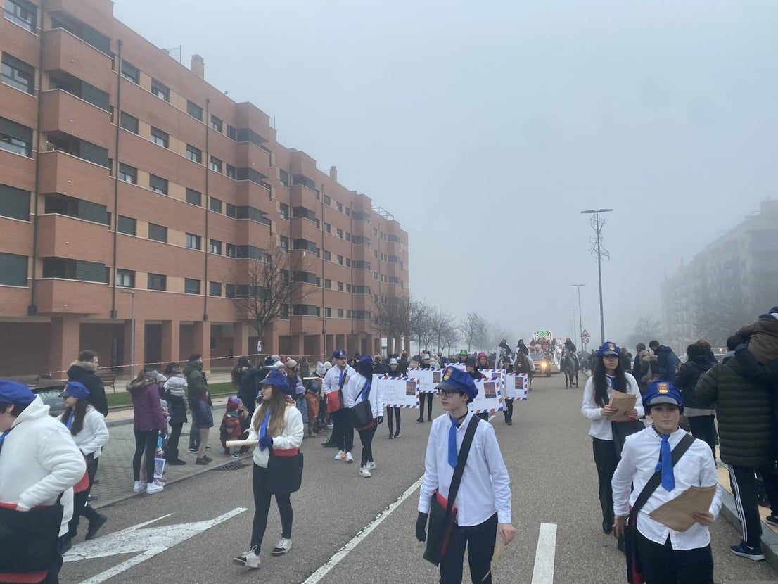 Melchor, Gaspar y Baltasar a su paso por Arroyo de la Encomienda en una gran Cabalgata 