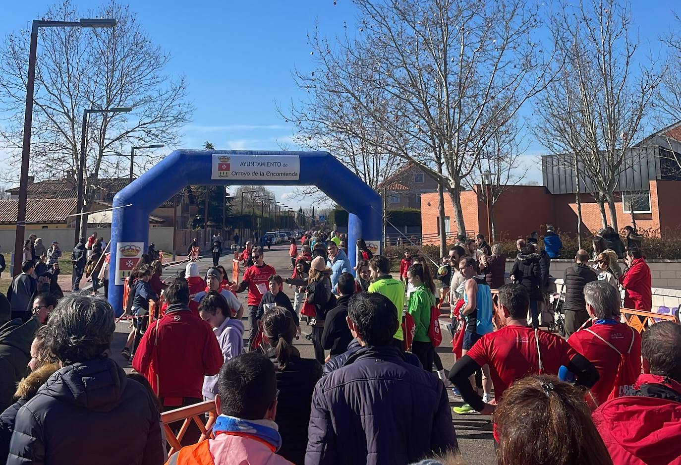 Los corredores, momentos antes del inicio de la carrera 