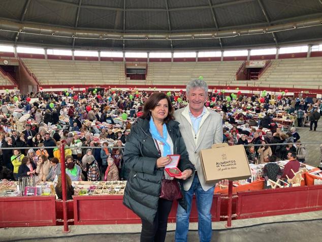 800 encajeras y bolilleras se han dado cita en la Plaza de Toros de La Flecha 