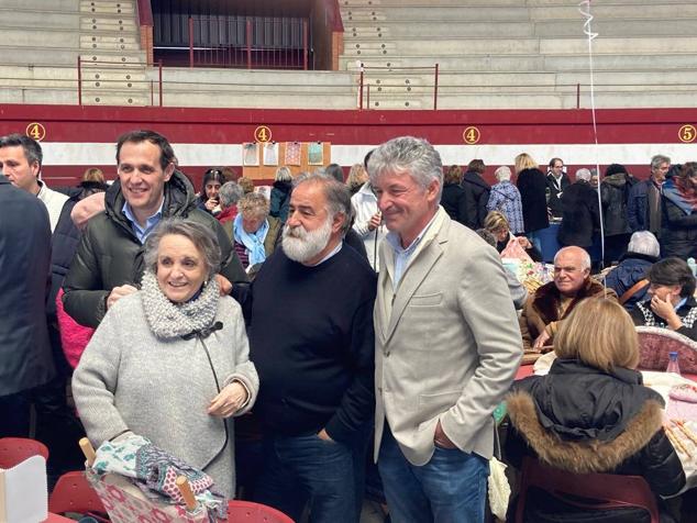 800 encajeras y bolilleras se han dado cita en la Plaza de Toros de La Flecha 