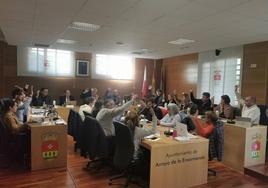 El voto a favor de todos los grupos y la abstención del PSOE sirvió para aprobar el apoyo a la Asociación Unificada de Guardias Civiles