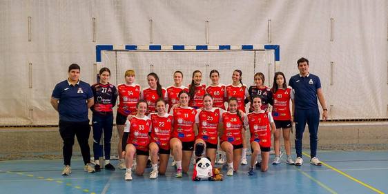El balonmano femenino juvenil se cita en Arroyo