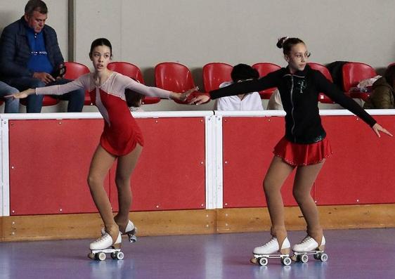 Dos patinadoras del club arroyano