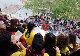 Numerosos vecinos y amigos de Arroyo se dieron cita en el pregón inaugural