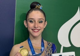 La gimnasta arroyana con la medalla que la confirma como campeona de España