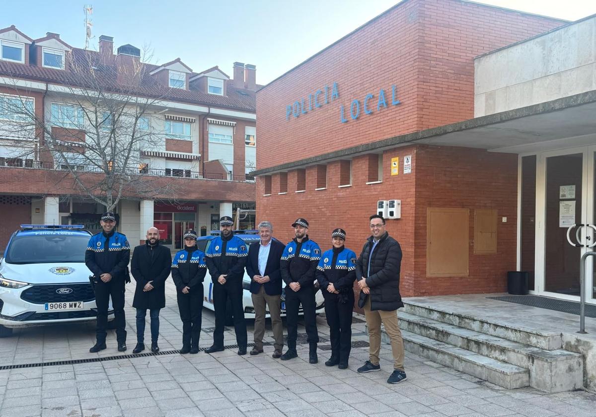 Presentación de los cuatro nuvos agentes en la Comisaría de Arroyo de la Encomienda