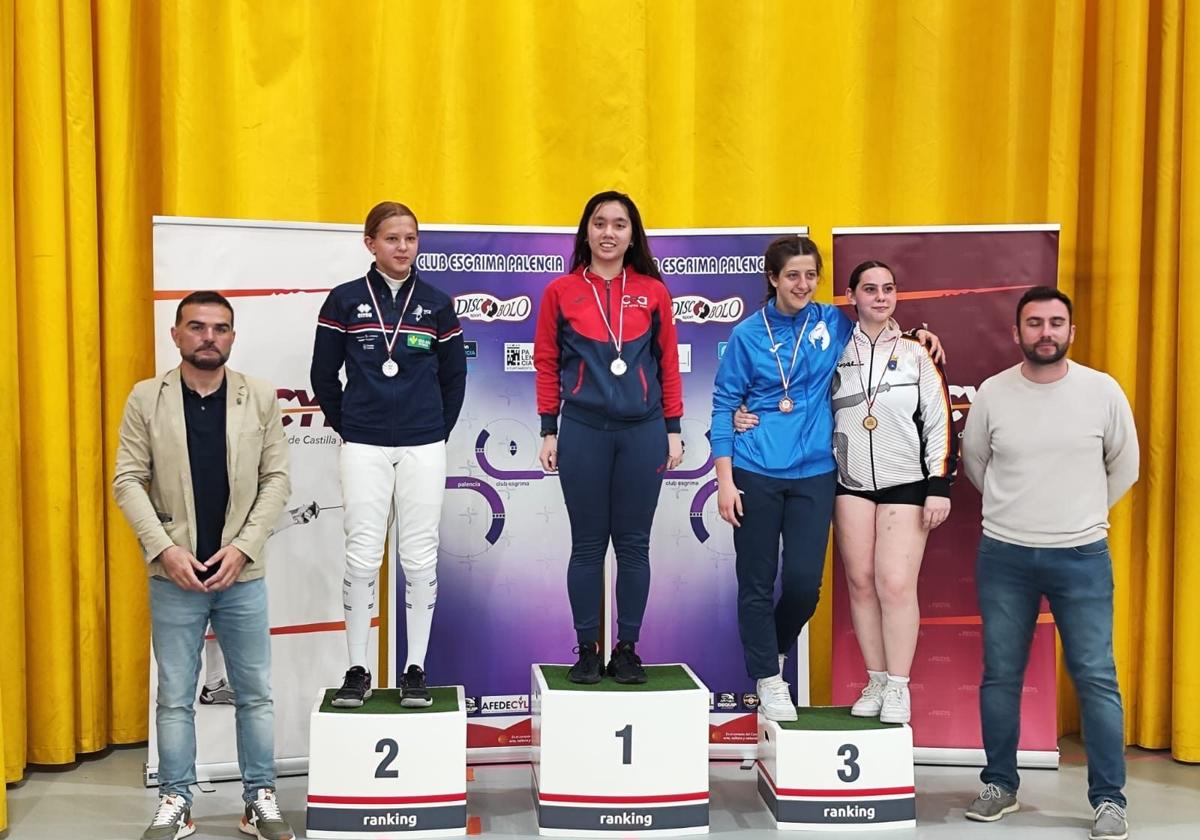 Tres medallas para el esgrima arroyano