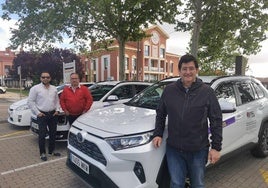 Tres taxistas de Arroyo de la Encomienda en la parada de Plaza España