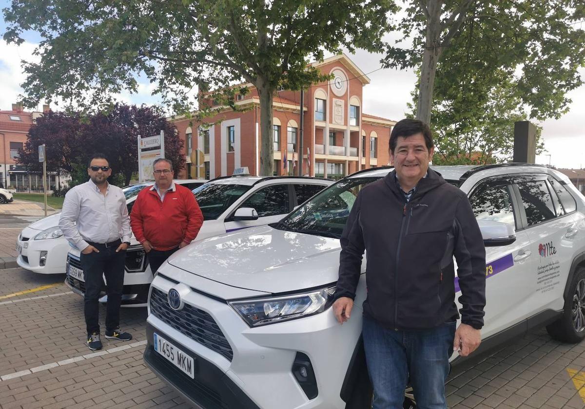Los taxistas de Arroyo, otro año sin soluciones ante las fiestas de San Antonio