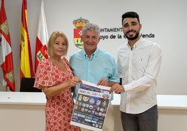 La concejala Sandra González, el alcalde Sarbelio Fernández y el organizador Javier León durante la presentación de Arroyo Cup
