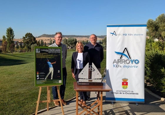 La concejala de deportes, Sandra Gonsález, con Eduardo Córdoba y José María Álvarez Requejo, organizadores de la cita