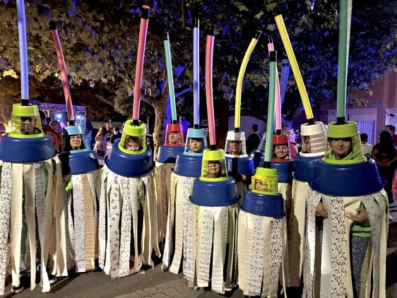 Así transcurrió el desfile de disfraces del Peñas Fest de Arroyo