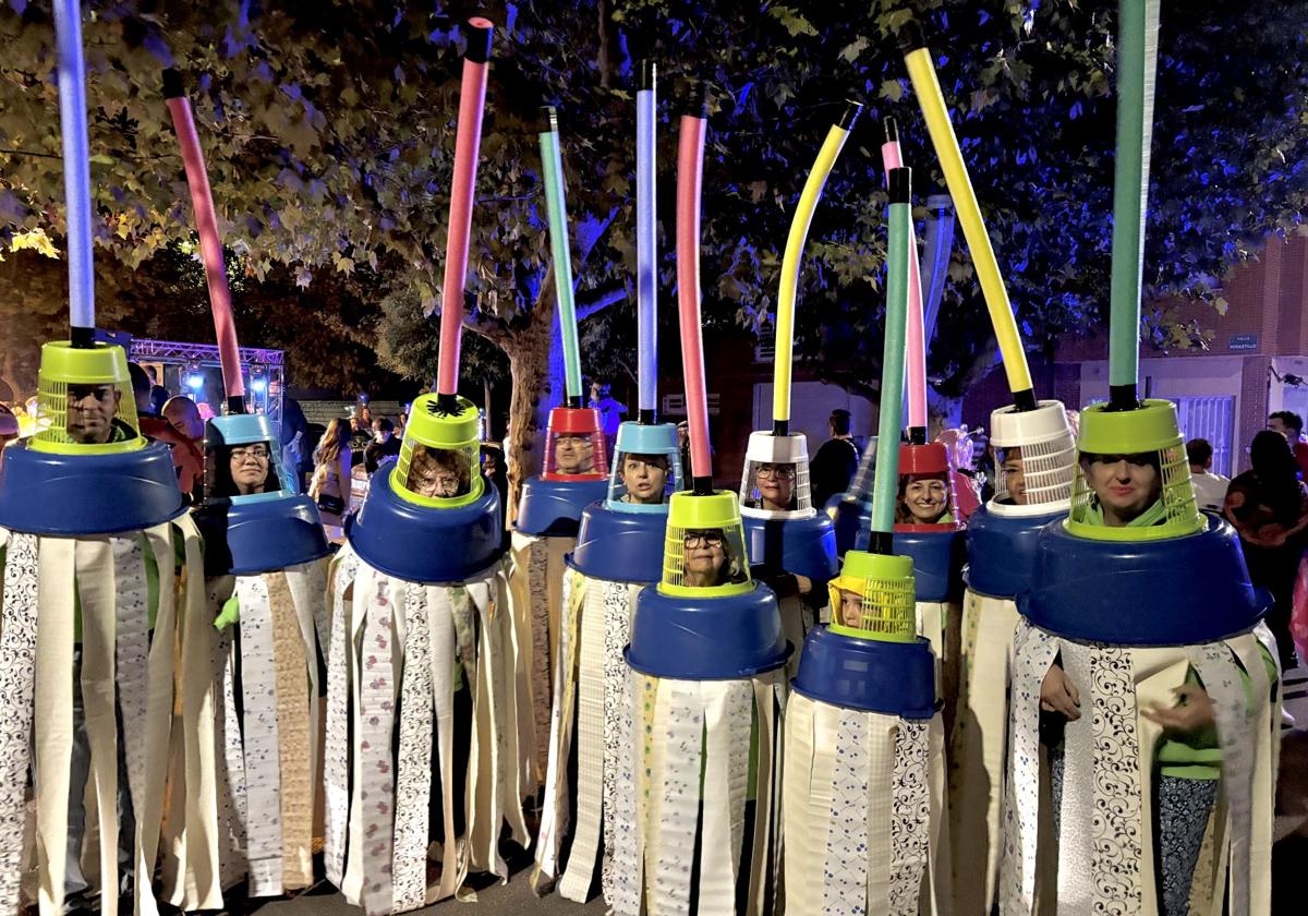 Así transcurrió el desfile de disfraces del Peñas Fest de Arroyo