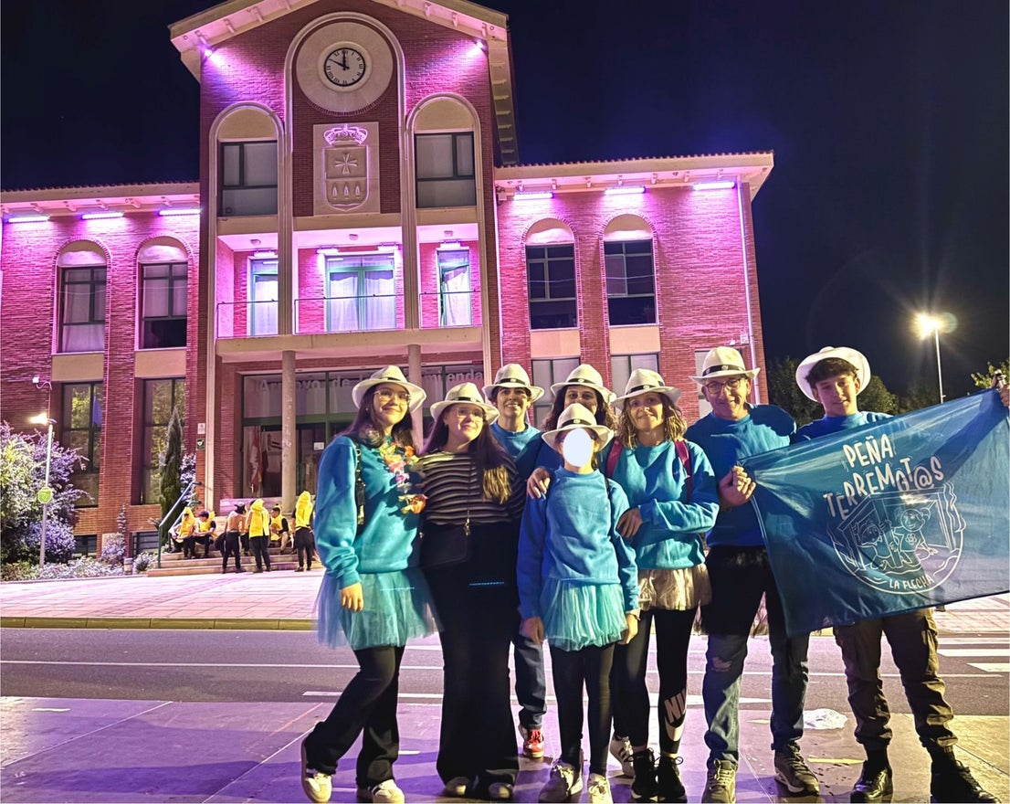 Así transcurrió el desfile de disfraces del Peñas Fest de Arroyo