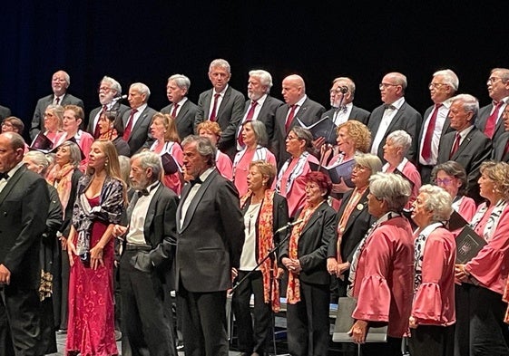 Integrantes de la coral Támbara durante el Encuentro de Corales de este sábado