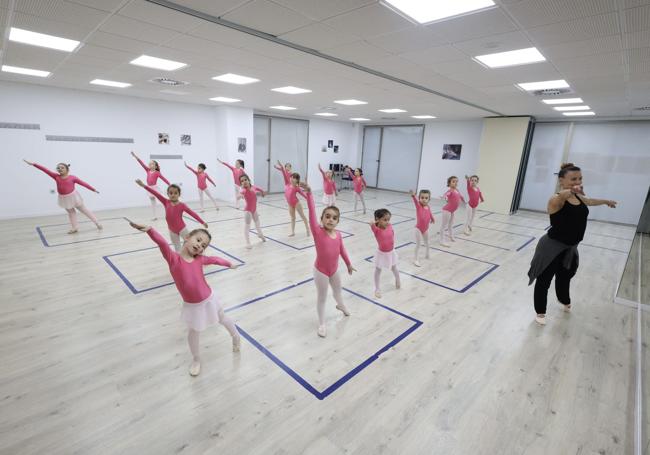 La Escuela de Danza de Arroyo de la Encomienda tiene su sede en el Multiusos de la Vega