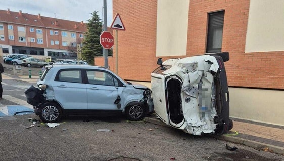 Un aparatoso accidente en Arroyo de la Encomienda deja seis vehículos dañados