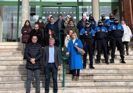 Miembros de la corporación y trabajadores municipales, participaron en el minuto de silencio