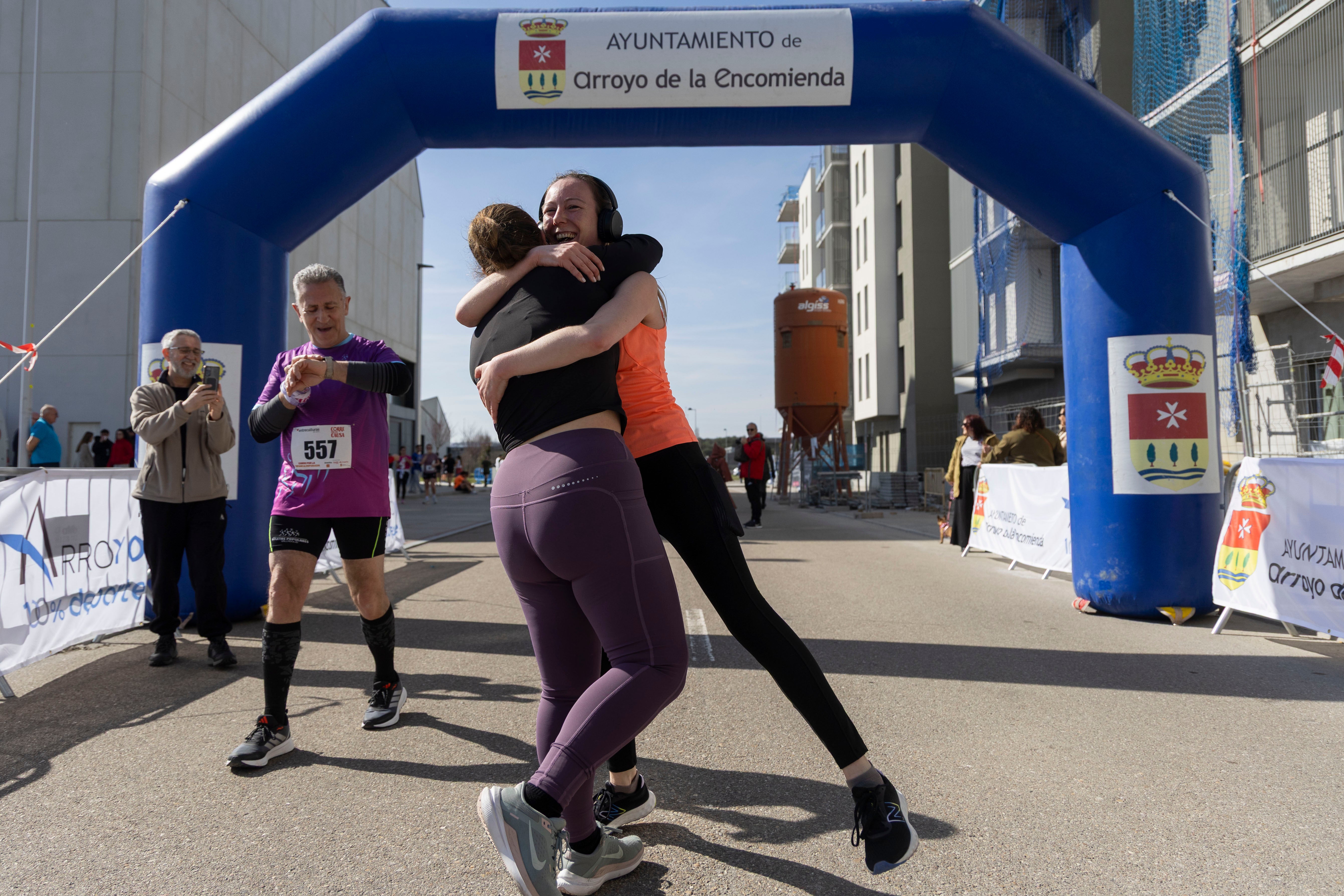 Las imágenes de la carrera entreculturas celebrada en Arroyo de la Encomienda
