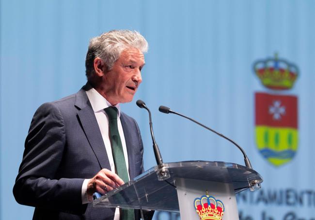 El alcalde, Sarbelio Fernández, durante el anuncio del nuevo proyecto de polieportivo en Arroyo