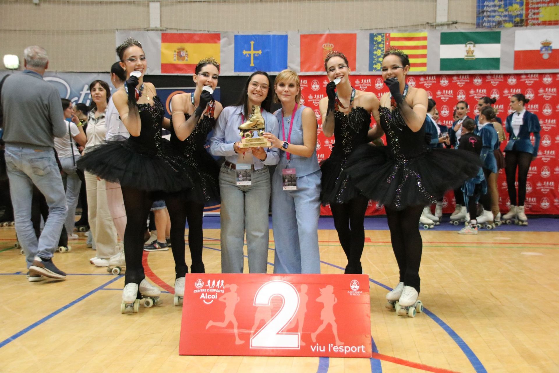 Ána Trejo, Irene Sánchez, las entrenadoras Lucía Félix y Paula Álvarez, Sara Sánchez y Ana García