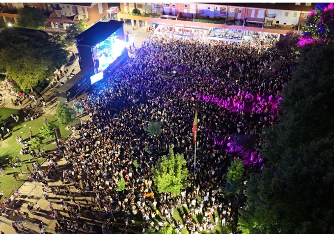 imagen aérea de la Plaza de España la noche del sábado
