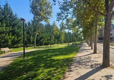 Arroyo actuará en varias calles de La Vega para mejorar el acceso para los peatones y reorganizar el aparcamiento
