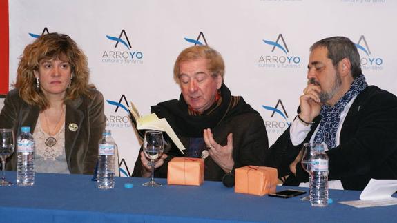 Villena comparte en el Club de lectura de Arroyo su particular visión de la vida