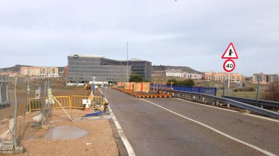 Puente sobre la A-62 que une Arroyo núcleo con Ciguñuela y Sotoverde. 