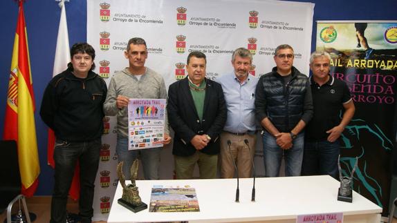 Organizadores y autoridades en la presentación de la II Arroyada Trail. 