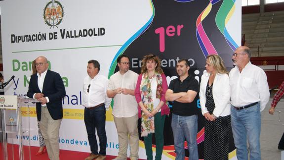 Carnero inaugura el I Encuentro Infantil de Folclore en Arroyo de la Encomienda