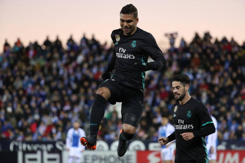 Las mejores imágenes del triunfo logrado por el Real Madrid ante el Leganés en Butarqué, en partido correspondiente a la 16ª jornada de Liga que fue aplazado en diciembre por el Mundial de Clubes