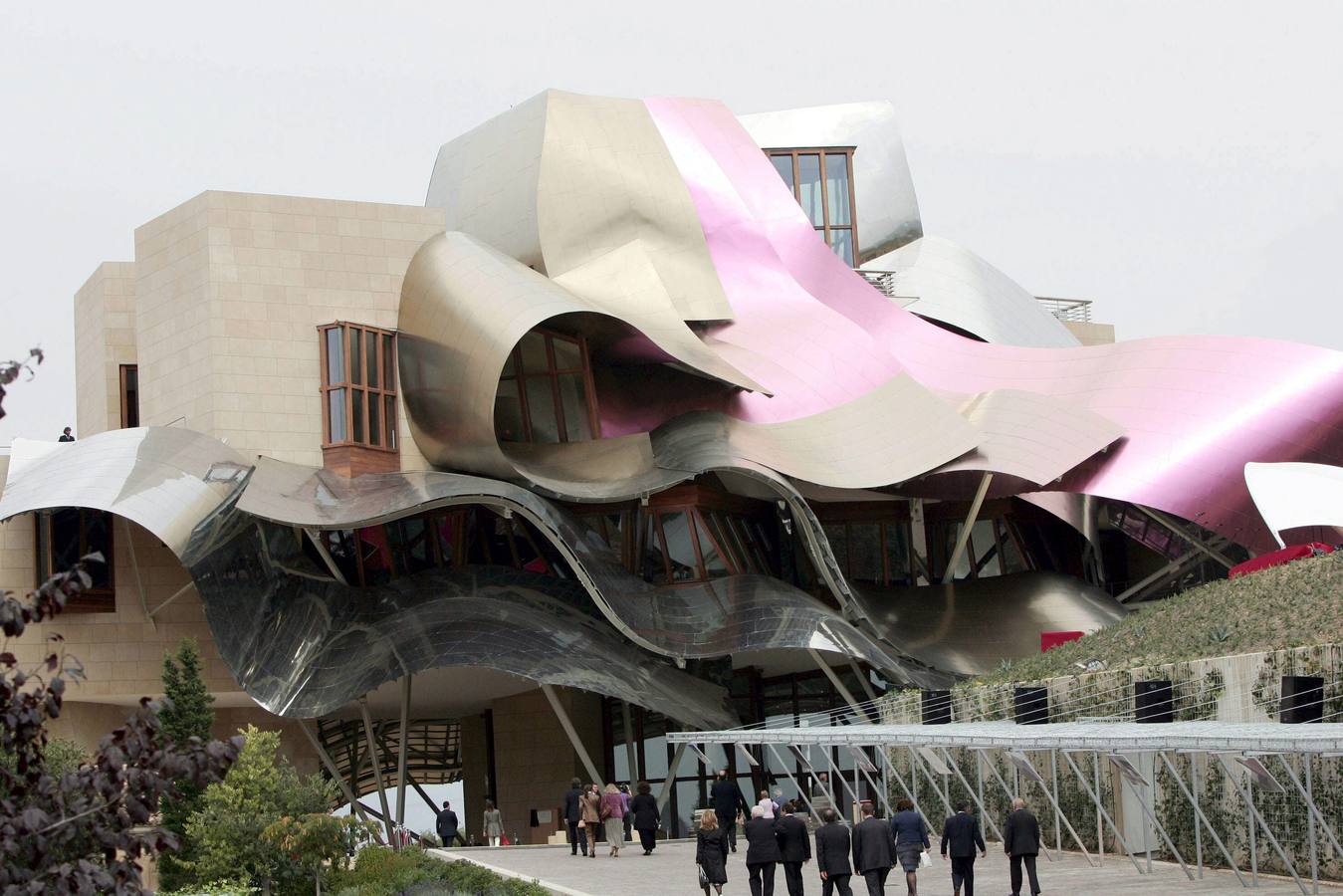 Las bodegas del Marqués de Riscal. Las bodegas de la firma Herederos del Marqués de Riscal en Elciego (2006), en Álava