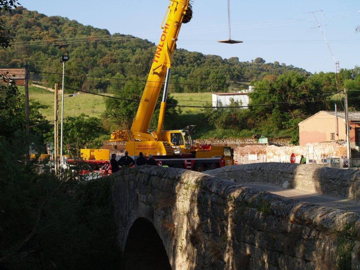 Desprendimiento del puente sobre el río Cega en Megeces