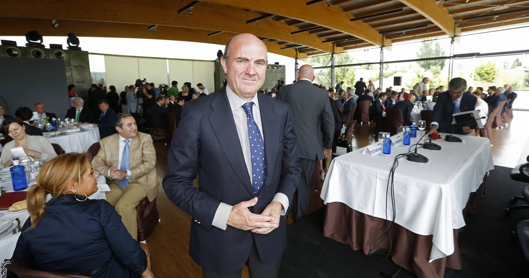 El ministro de Economía, Luis de Guindos en el Foro Empresarial de El Norte en Valladolid (2/2)