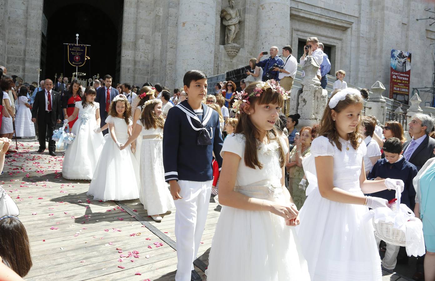 La procesión del Corpus Christi llena Valladolid