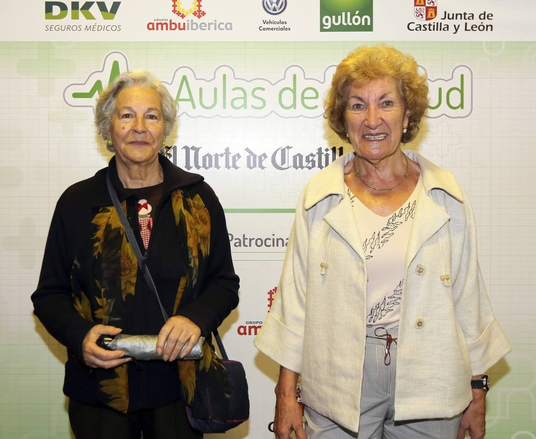 Teresa López, ama de casa, y Laura Orive, profesional de hostelería.