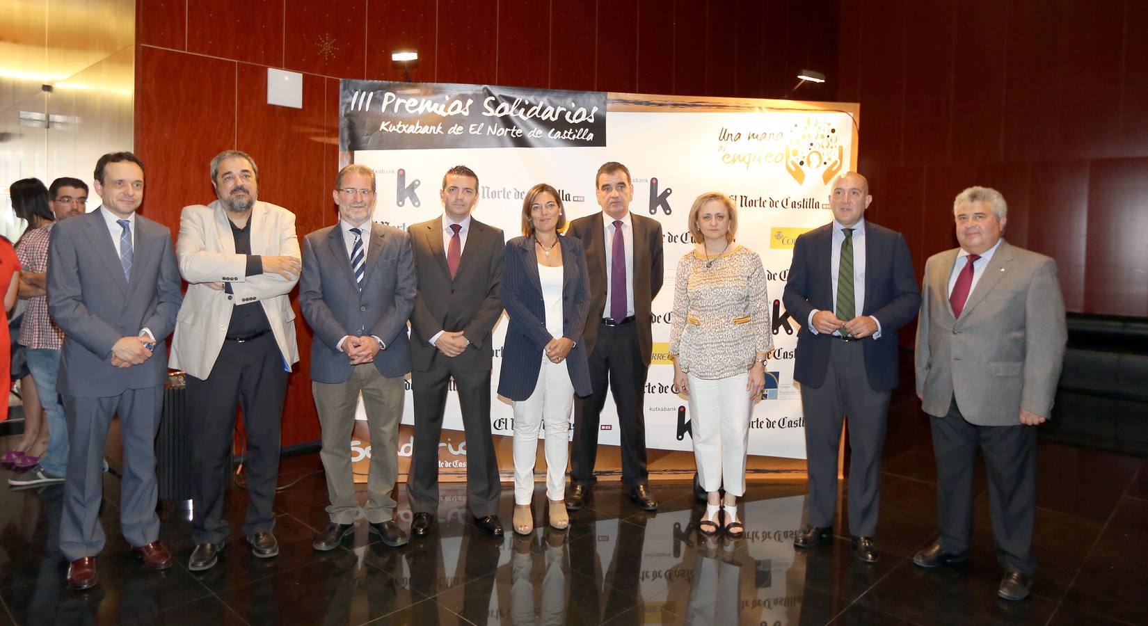 Javier Escribano, director de la Unidad de Negocios Digitales de El Norte, Carlos Aganzo, director de El Norte, Julio Herrero, gerente de Aspaym, Agustín Rodríguez, de Kutxabank, la consejera Milagros Marcos, Ignacio Pérez, director general de El Norte, la concejala Rosa Hernández, Jesús Julio Carnero, presidente de la Diputación de Valladolid, y Jesús Aguado, de Correos.