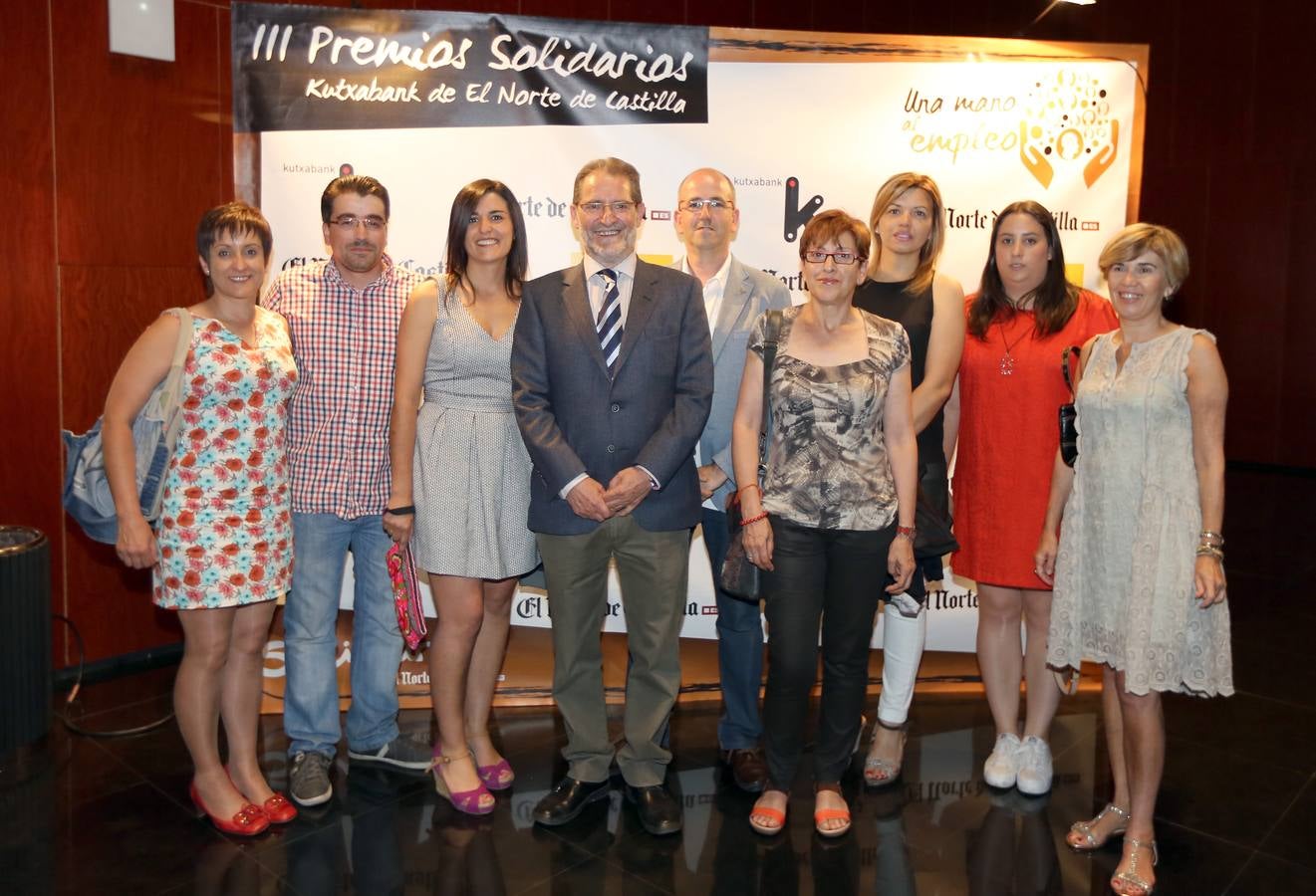Anabel Pérez, Raúl Espinosa, Lidia Martín, Julio Herrero (gerente), Roberto Vega, Carmen Sánchez, Icíar Raposo, Natalia Neira y Beatriz Diéguez, de Aspaym Castilla y León.