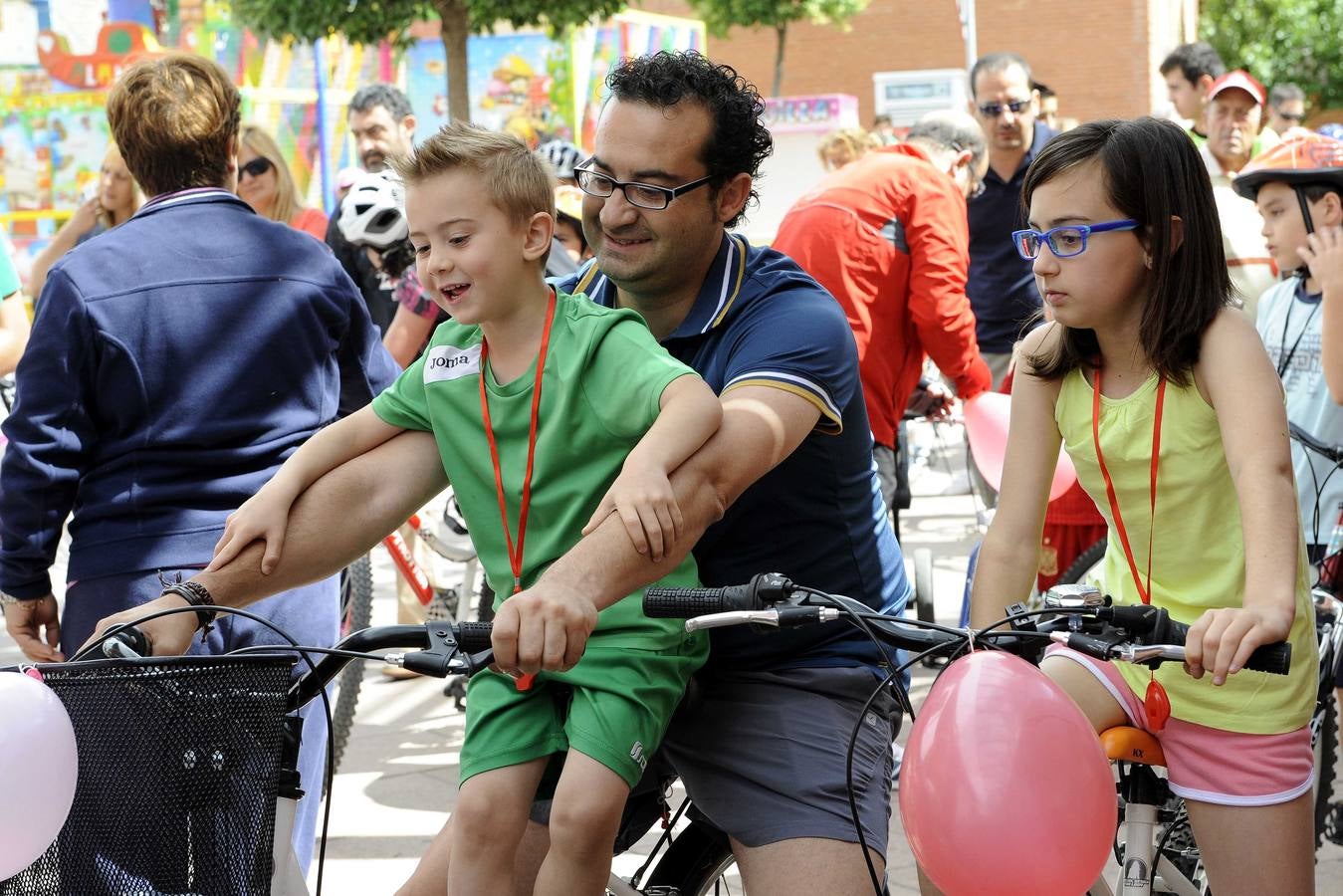Marcha ciclista en el Barrio de La Victoria