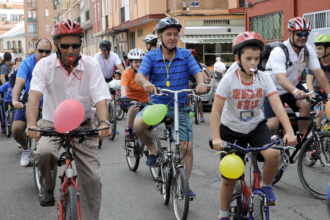Marcha ciclista en el Barrio de La Victoria